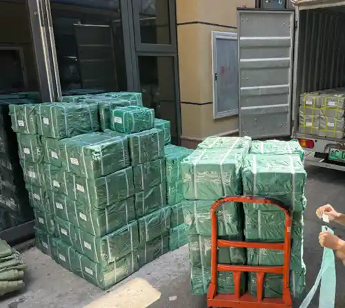 Ordine hardware dell'armadio del cliente imballato e pronto per la spedizione