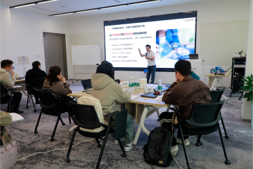 In che modo Yitailock sta preparando il proprio team per vendite più intelligenti e una presenza sul mercato più forte?